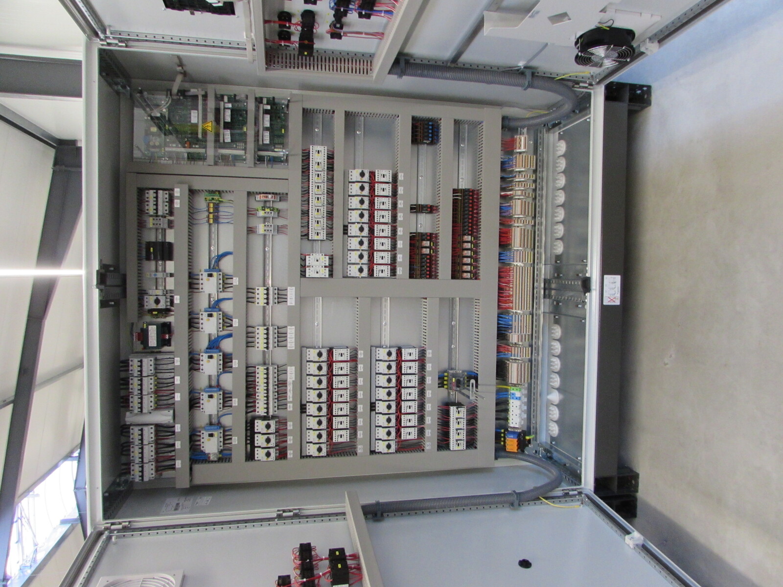 Control cab. Breeder rearing Climate/feeding/Lighting